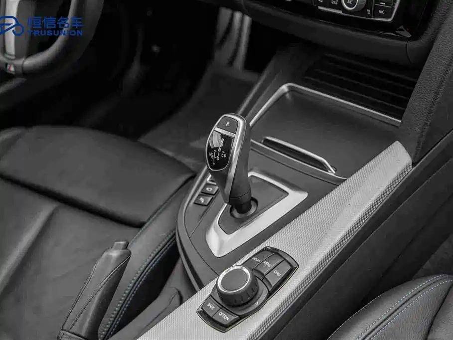 BMW 3 Series 2019 — фото 19