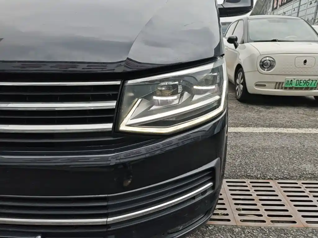 Volkswagen Multivan 2018 — фото 24