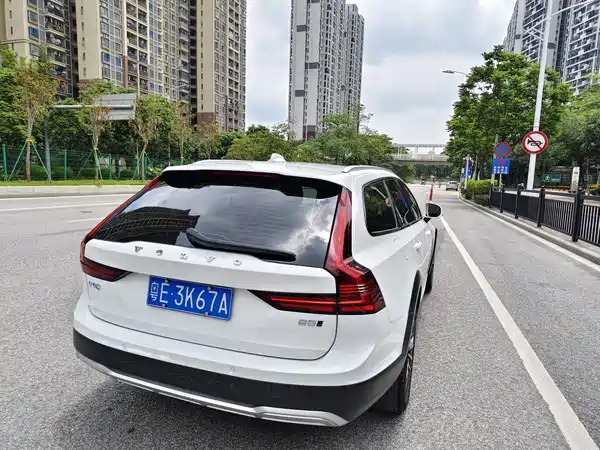Volvo V90 2023