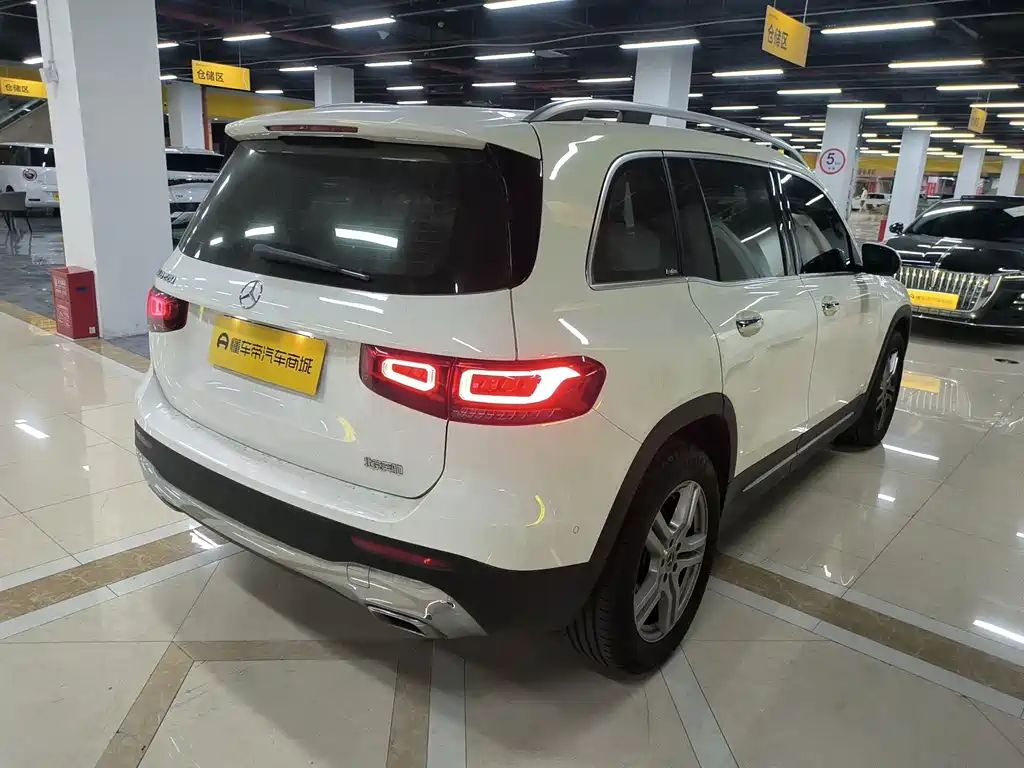 Mercedes-Benz GLB 2023