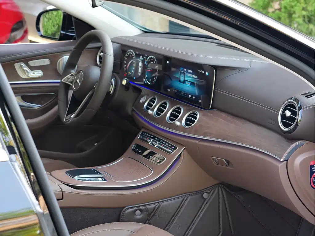 Mercedes-Benz E-Class 2023 — фото 17