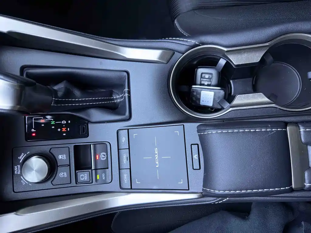Lexus NX 2020 — фото 15
