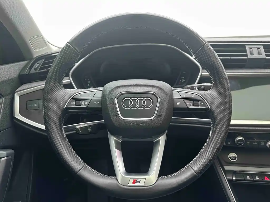 Audi Q3 Sportback 2022 — фото 17