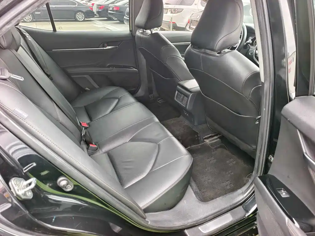 Toyota Camry 2019 — фото 13