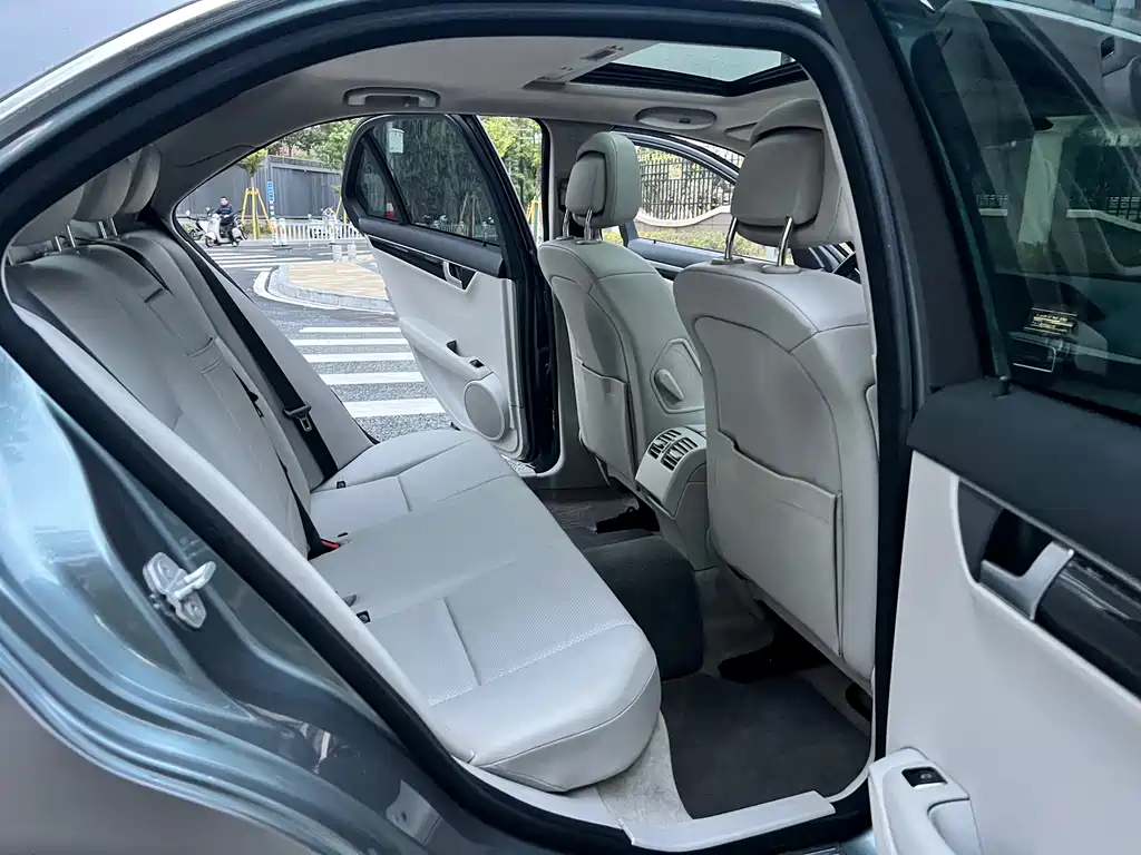 Mercedes-Benz C-Class 2012 — фото 16
