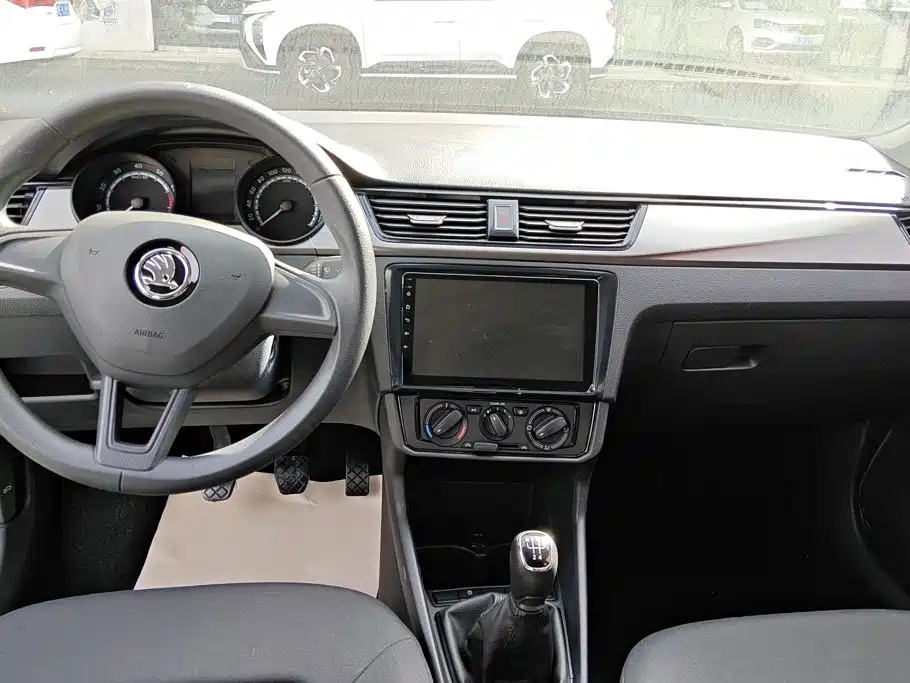 Skoda Rapid 2021 — фото 12