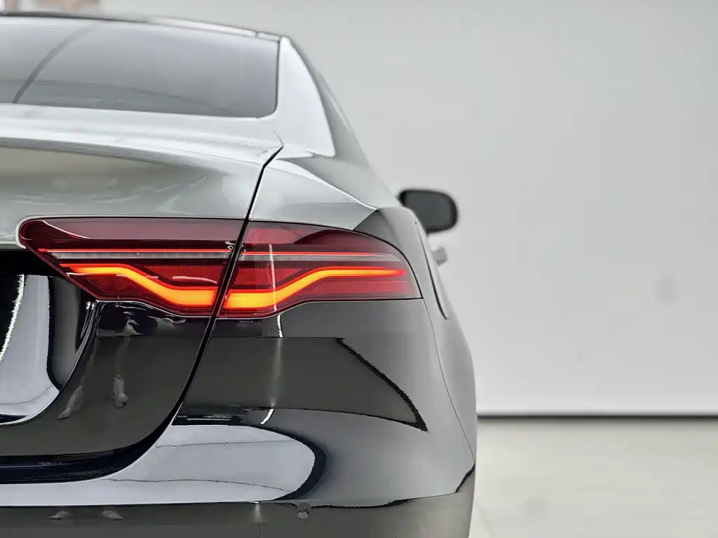 Jaguar XEL 2021 — фото 12