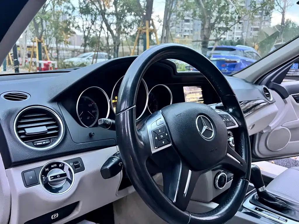 Mercedes-Benz C-Class 2012 — фото 21