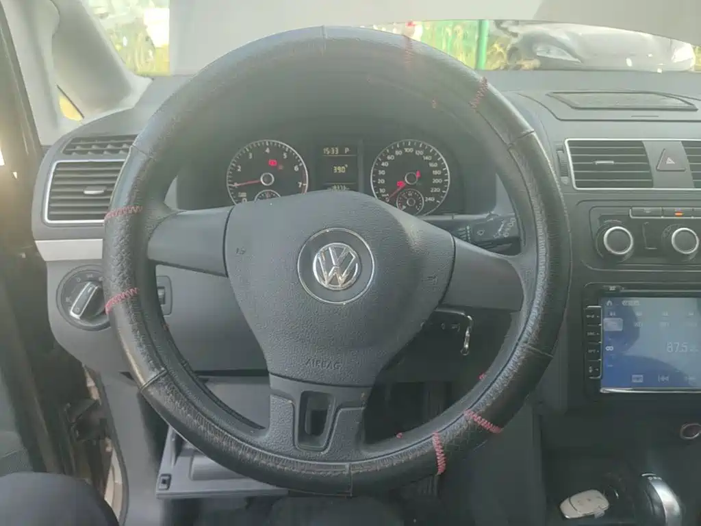 Volkswagen Touran 2015 — фото 11