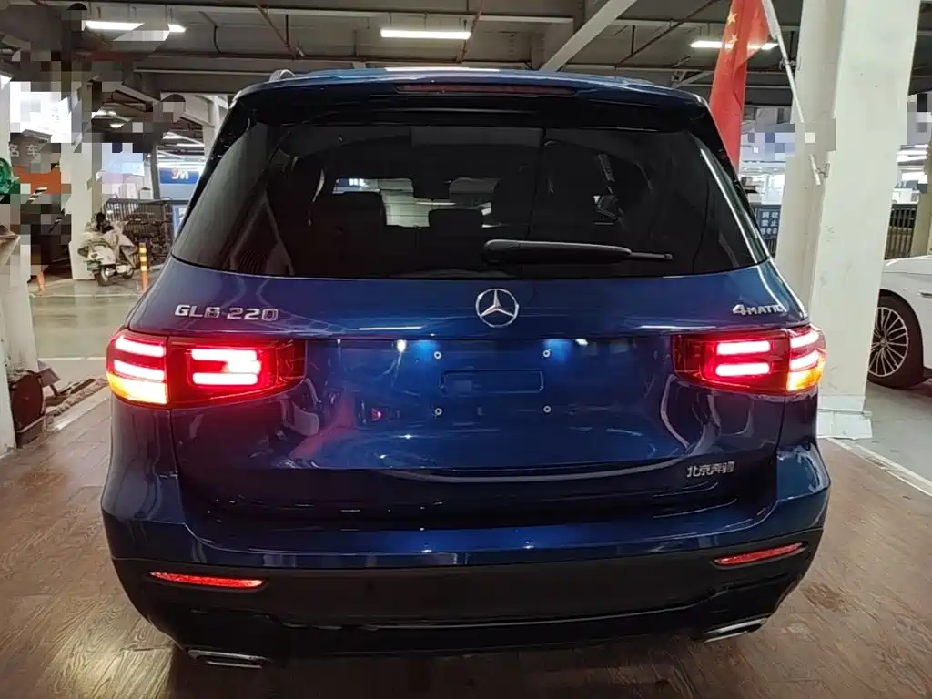 Mercedes-Benz GLB 2023