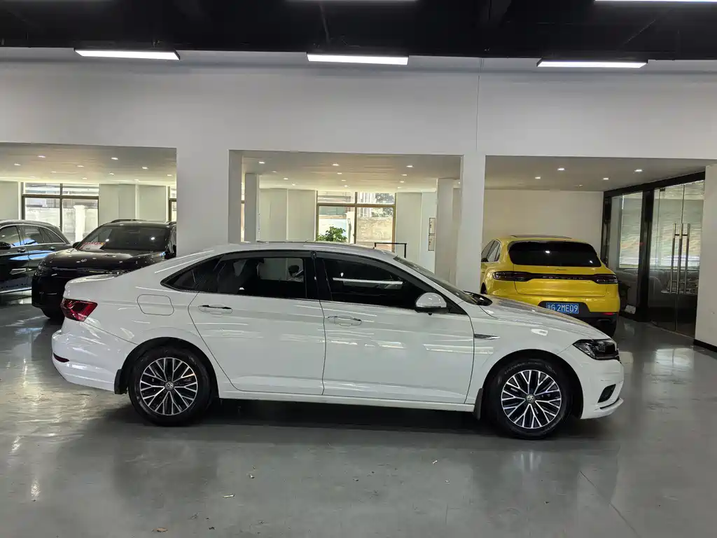 Volkswagen Sagitar 2020