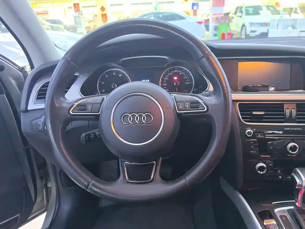 Audi A4L 2015 — фото 11