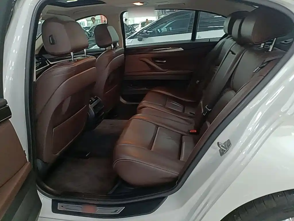 BMW 5 Series 2016 — фото 17