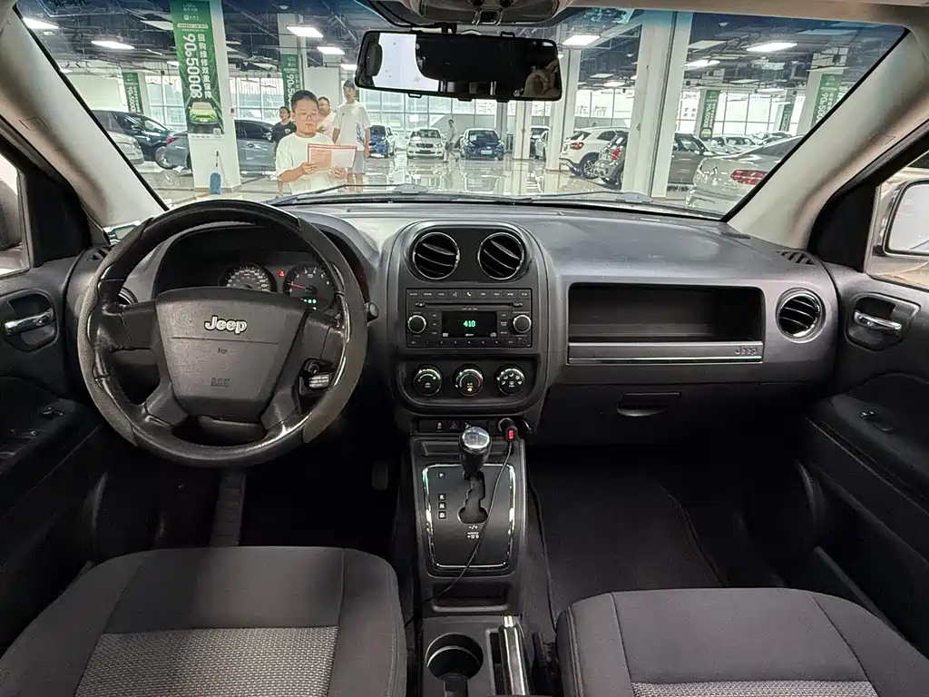Jeep Compass 2010 — фото 15
