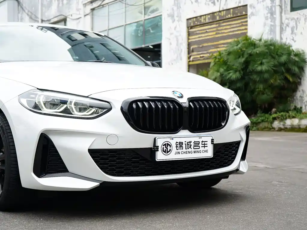BMW 1 Series 2023 — фото 10