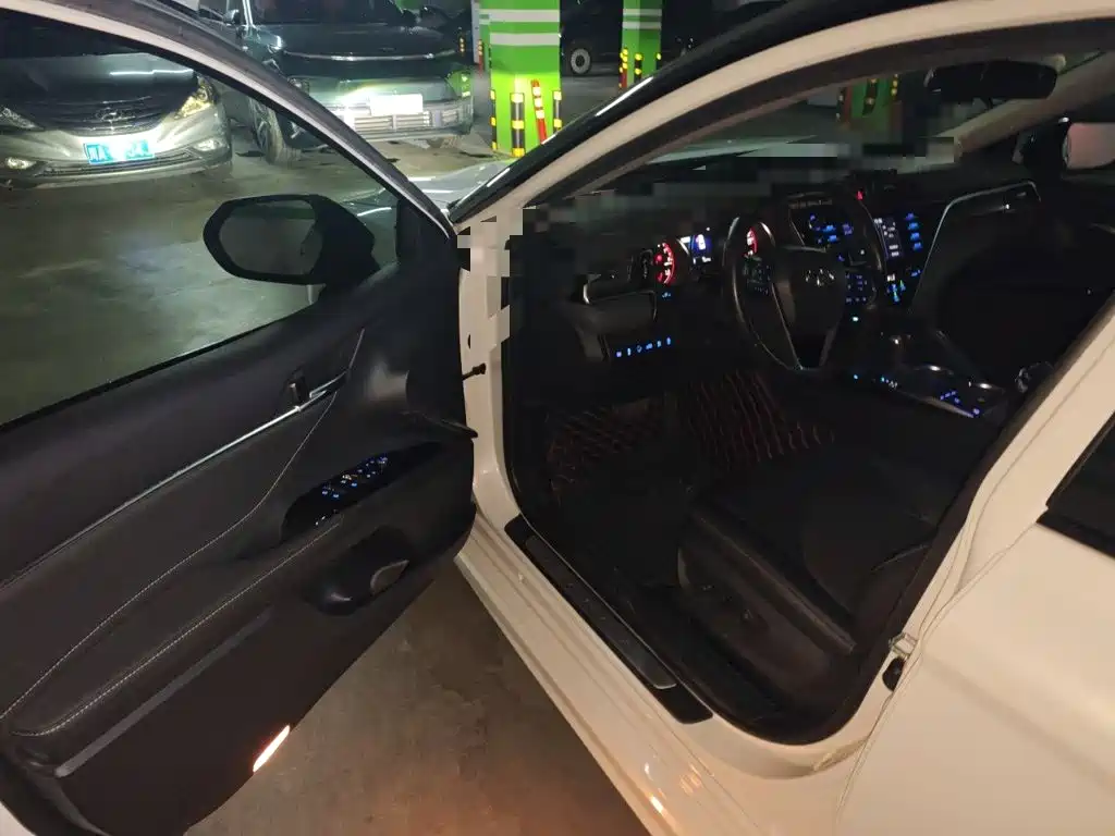 Toyota Camry 2018 — фото 14