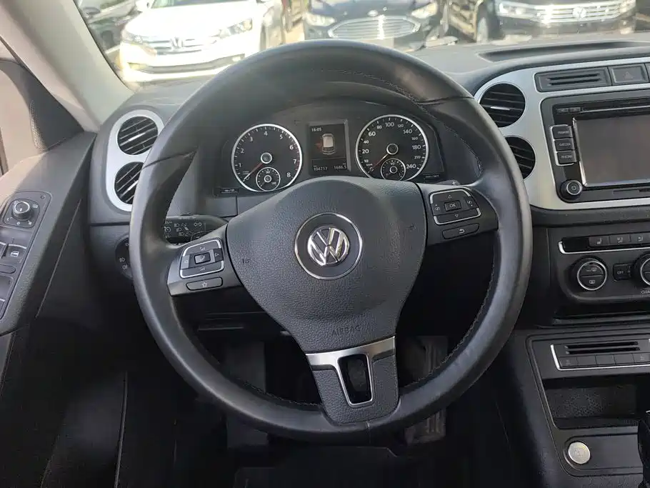 Volkswagen Tiguan 2016 — фото 15