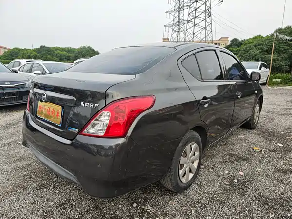 Nissan Sunny 2015