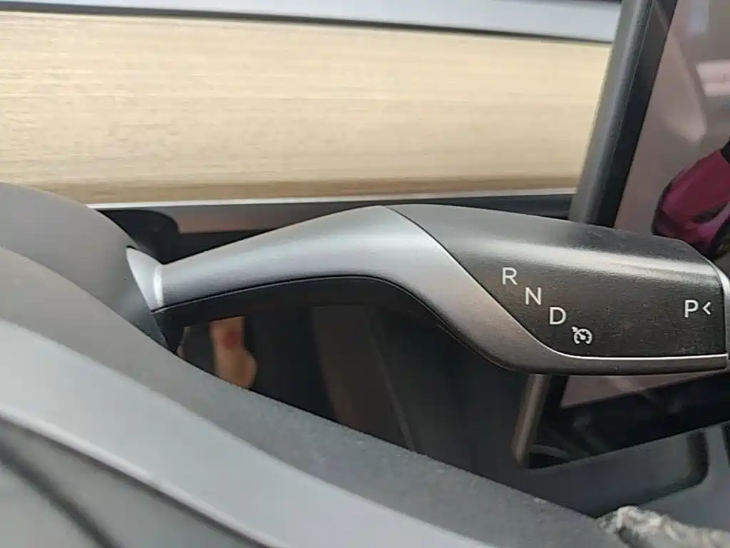 Tesla Model Y 2023 — фото 14