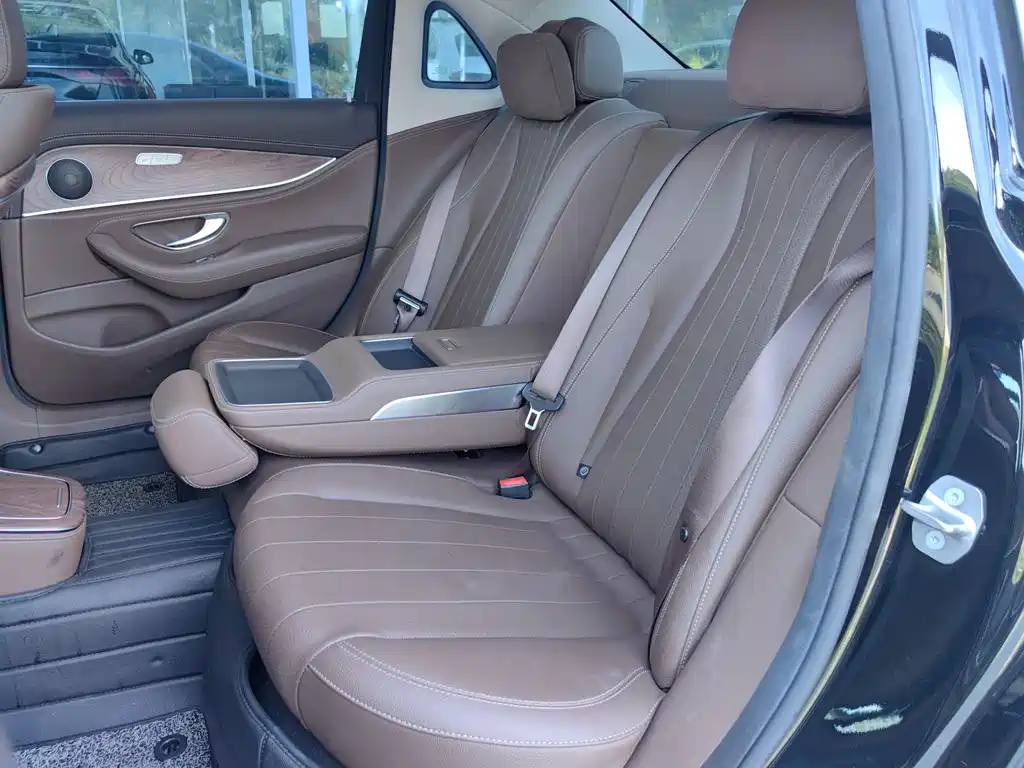 Mercedes-Benz E-Class 2023 — фото 10