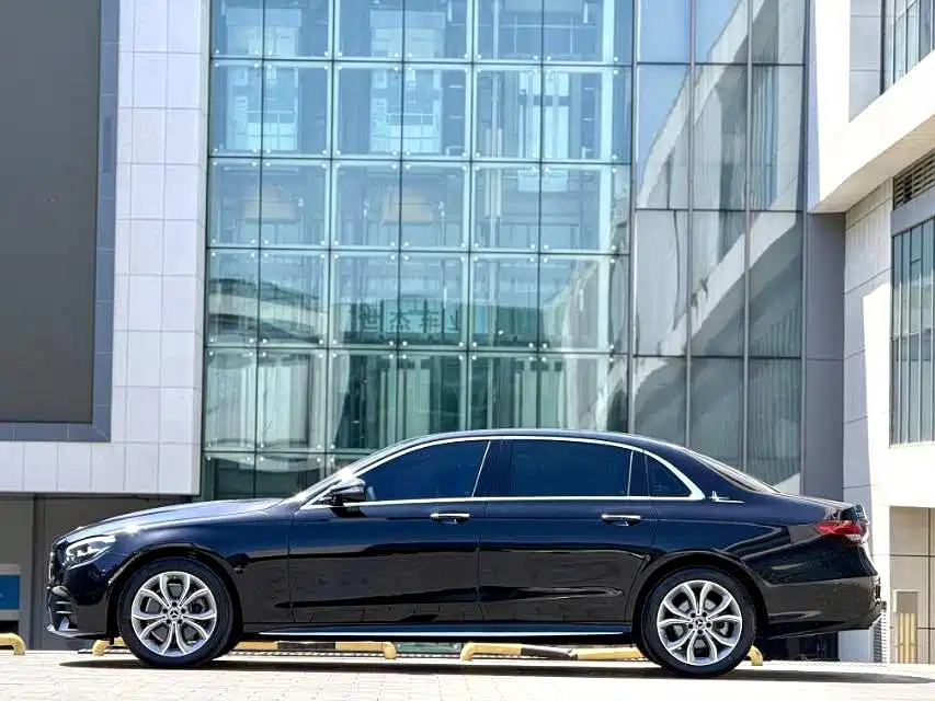 Mercedes-Benz E-Class 2023 — фото 15
