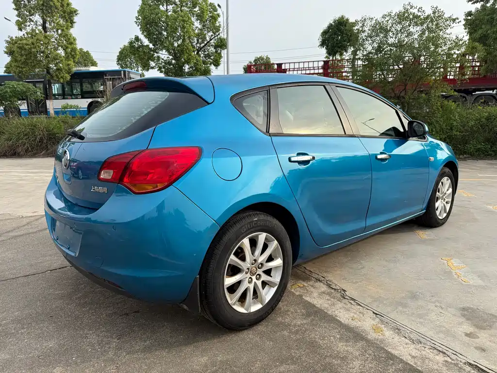 Buick Excelle 2012