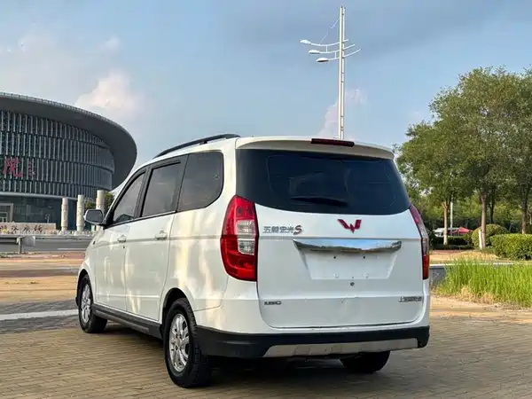 Wuling Hongguang 2014