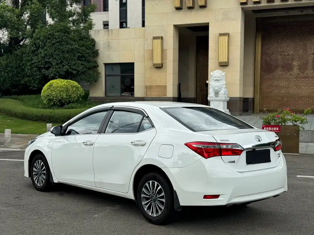 Toyota Corolla 2017 — фото 17