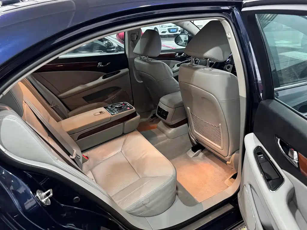 Hongqi H7 2015 — фото 23