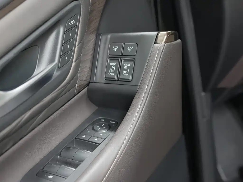 Toyota Alphard 2024 — фото 6
