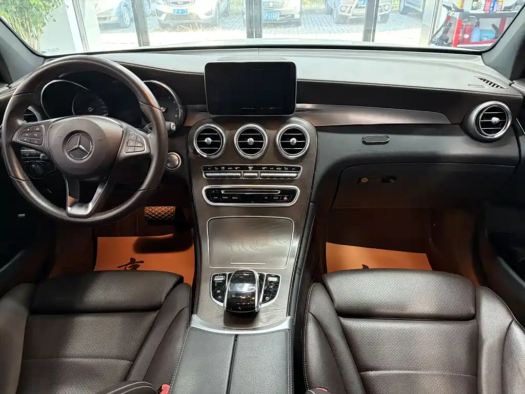 Mercedes-Benz GLC 2017 — фото 11