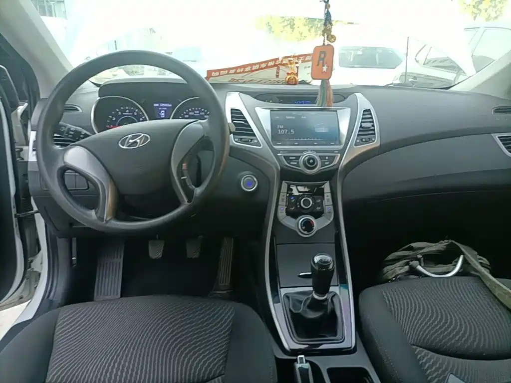 Hyundai Elantra Langdong 2016 — фото 10