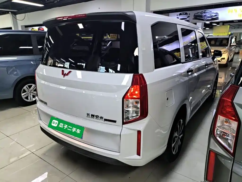 Wuling Hongguang PLUS 2022
