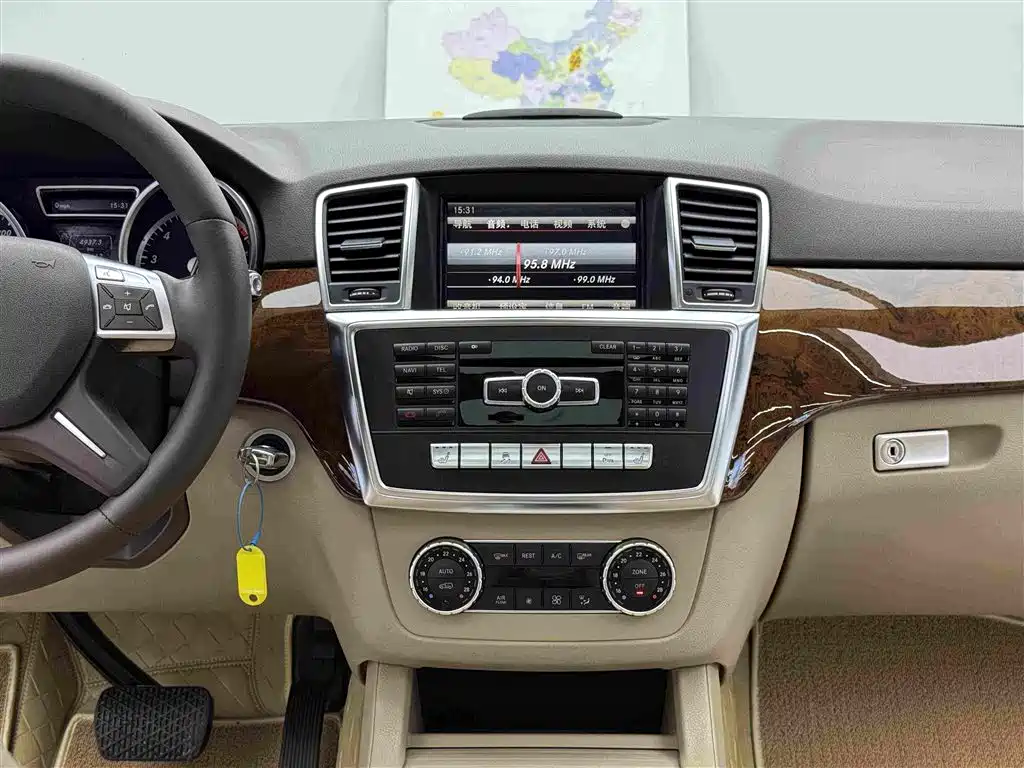 Mercedes-Benz M-Class 2014 — фото 12