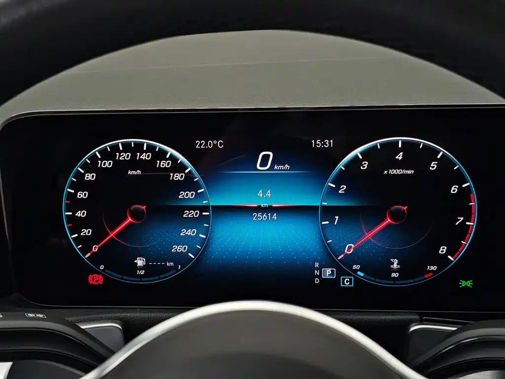 Mercedes-Benz GLB 2023 — фото 11