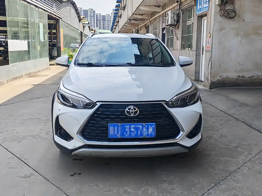 Toyota Yaris L 2023