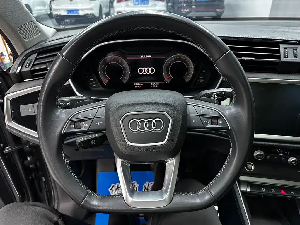 Audi Q3 2022 — фото 13
