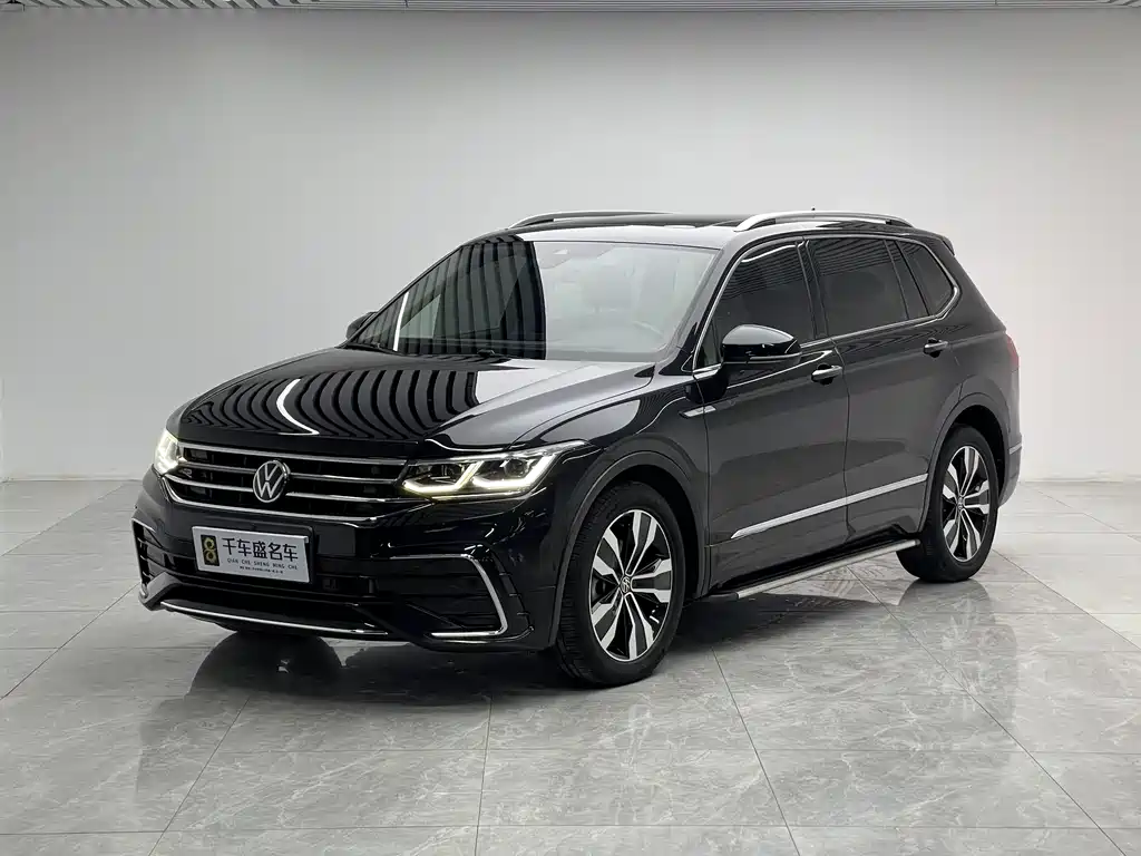 Volkswagen Tiguan L 2023 — фото 1