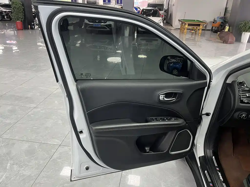 Jeep Compass 2020 — фото 16