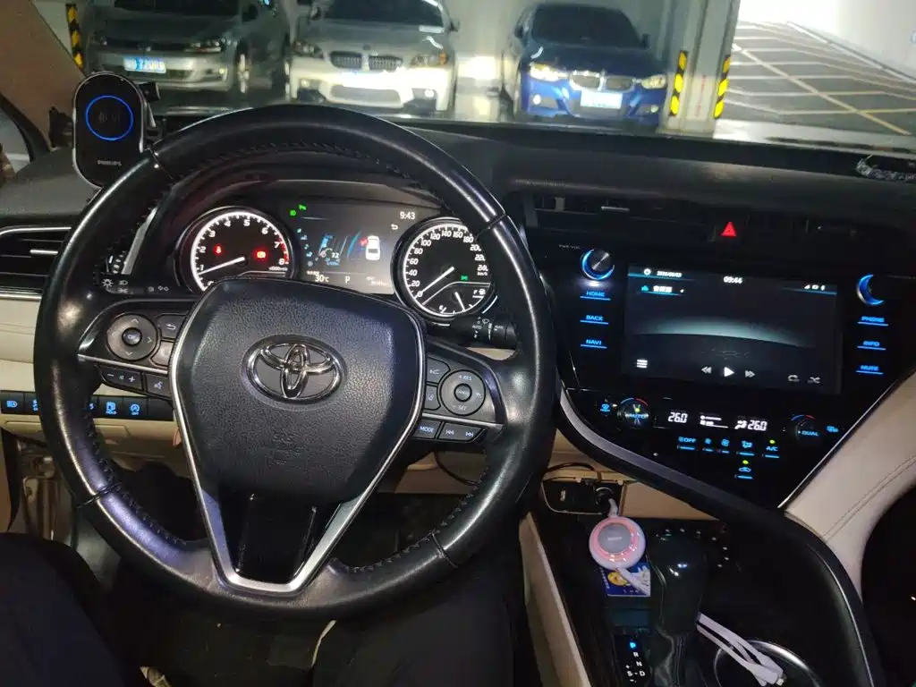 Toyota Camry 2020 — фото 10