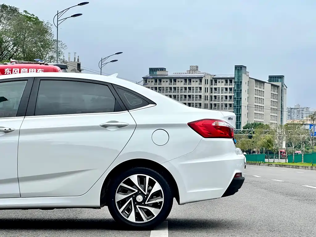 Changan Yuexiang V7 2015 — фото 12