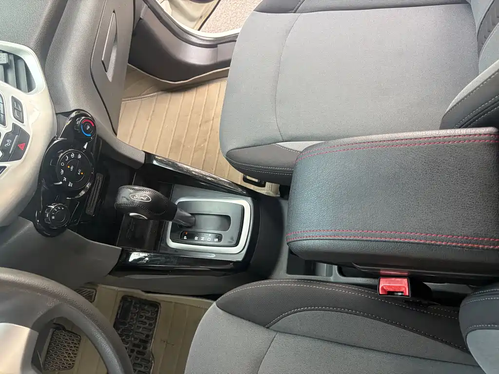 Ford EcoSport 2014 — фото 18