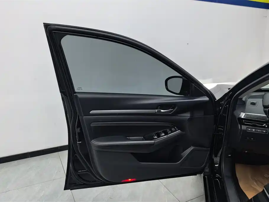 Nissan Teana 2023