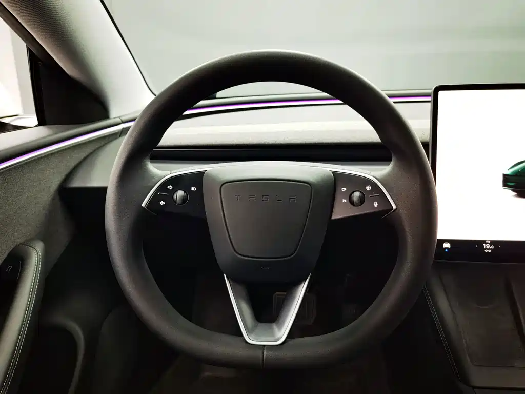 Tesla Model 3 2023 — фото 15