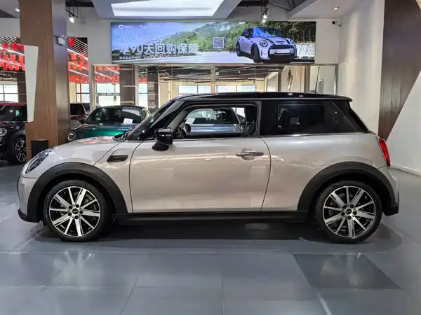 MINI MINI 2023