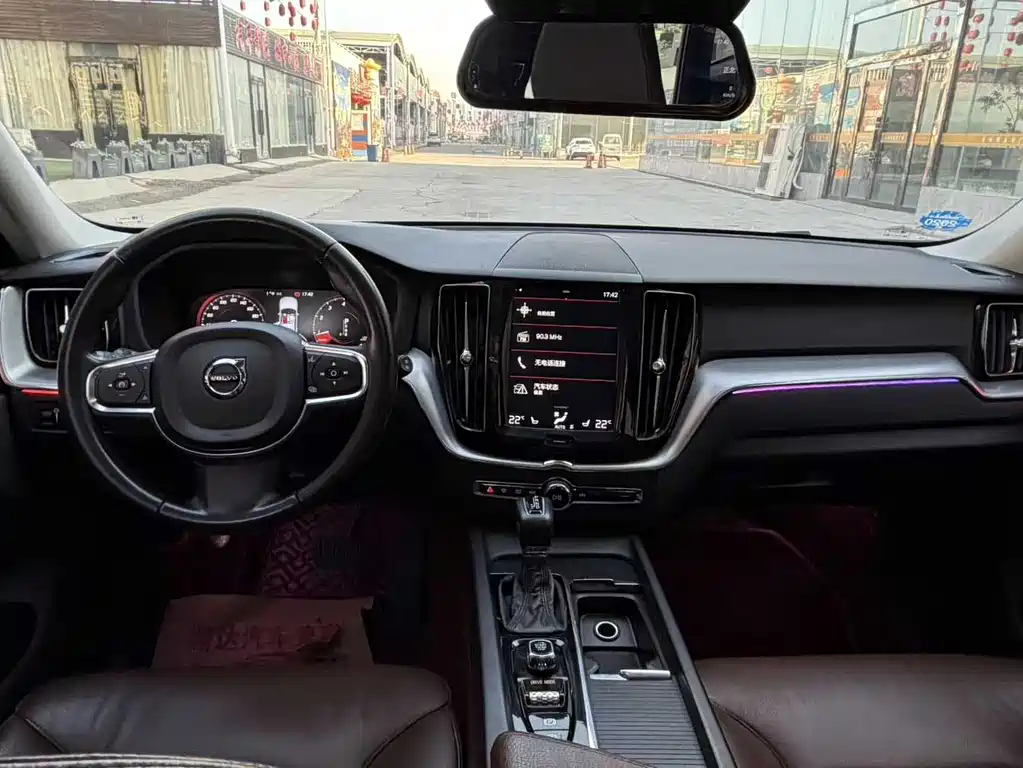 Volvo XC60 2018 — фото 8