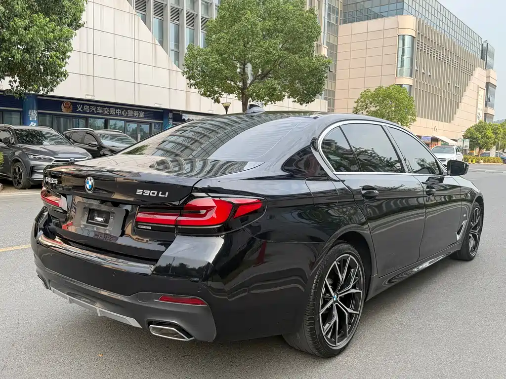 BMW 5 Series 2022 — фото 17