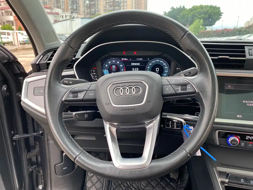 Audi Q3 2022 — фото 12