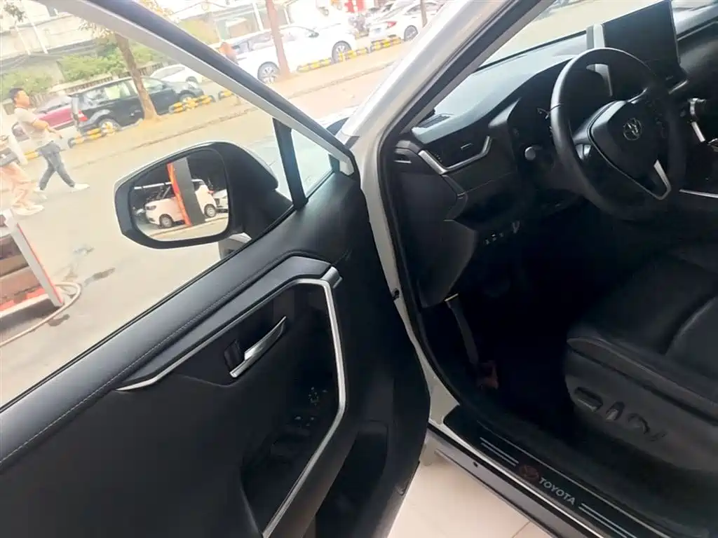 Toyota RAV4 2020 — фото 16