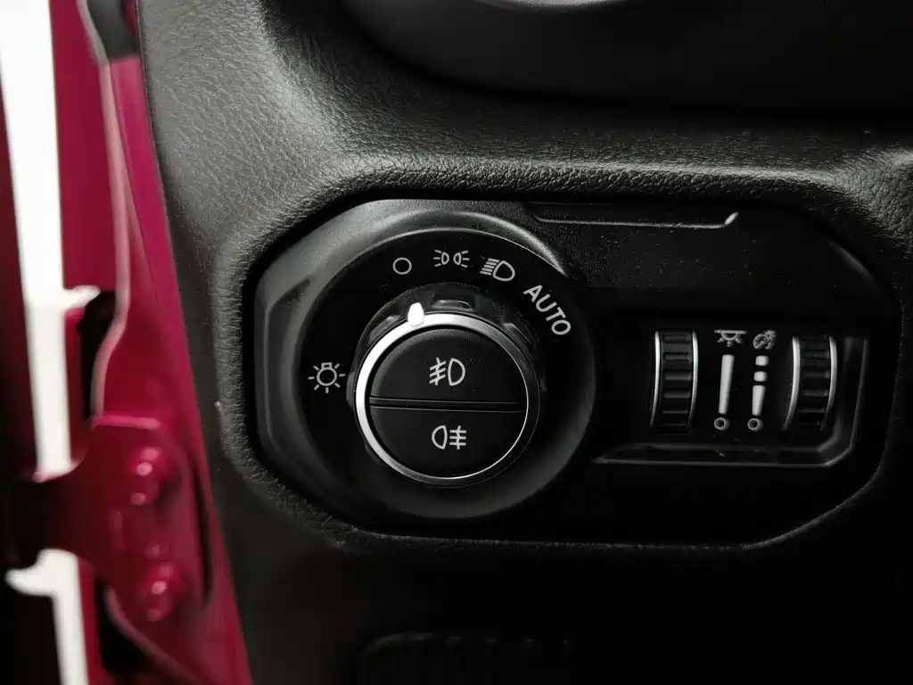 Jeep Wrangler 2024 — фото 21